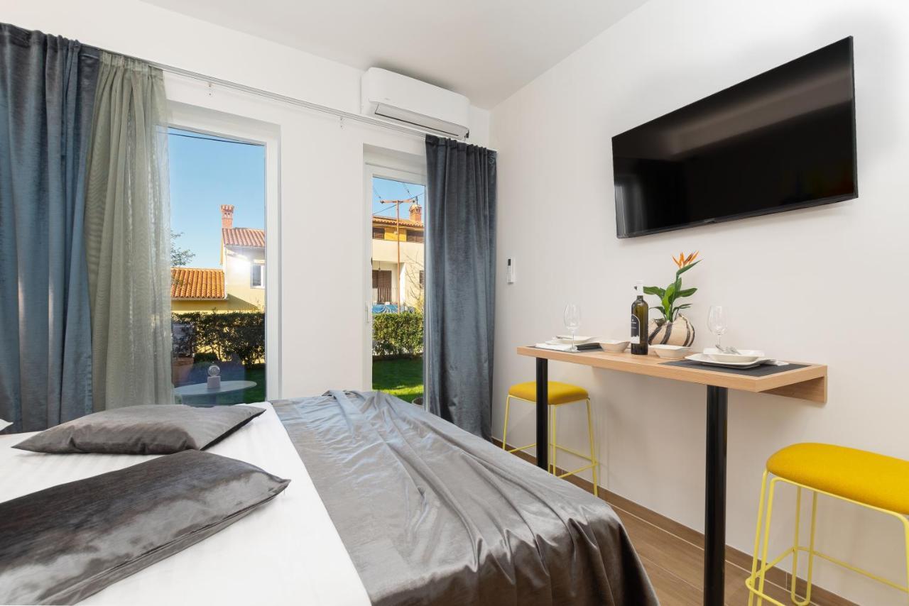 Studio Apartman Lilly With Private Parking In The Yard Of The House Pula Bagian luar foto