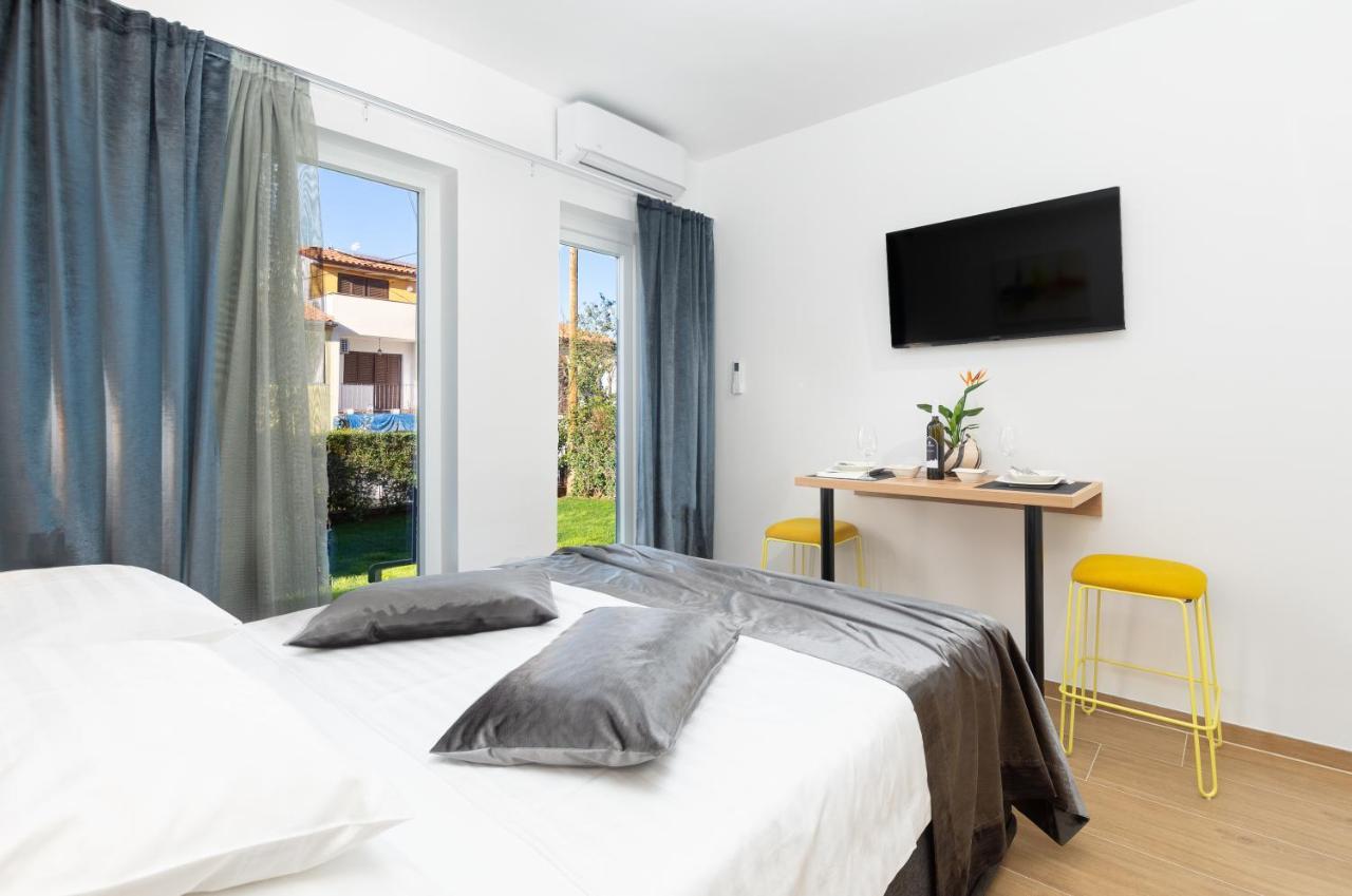 Studio Apartman Lilly With Private Parking In The Yard Of The House Pula Bagian luar foto