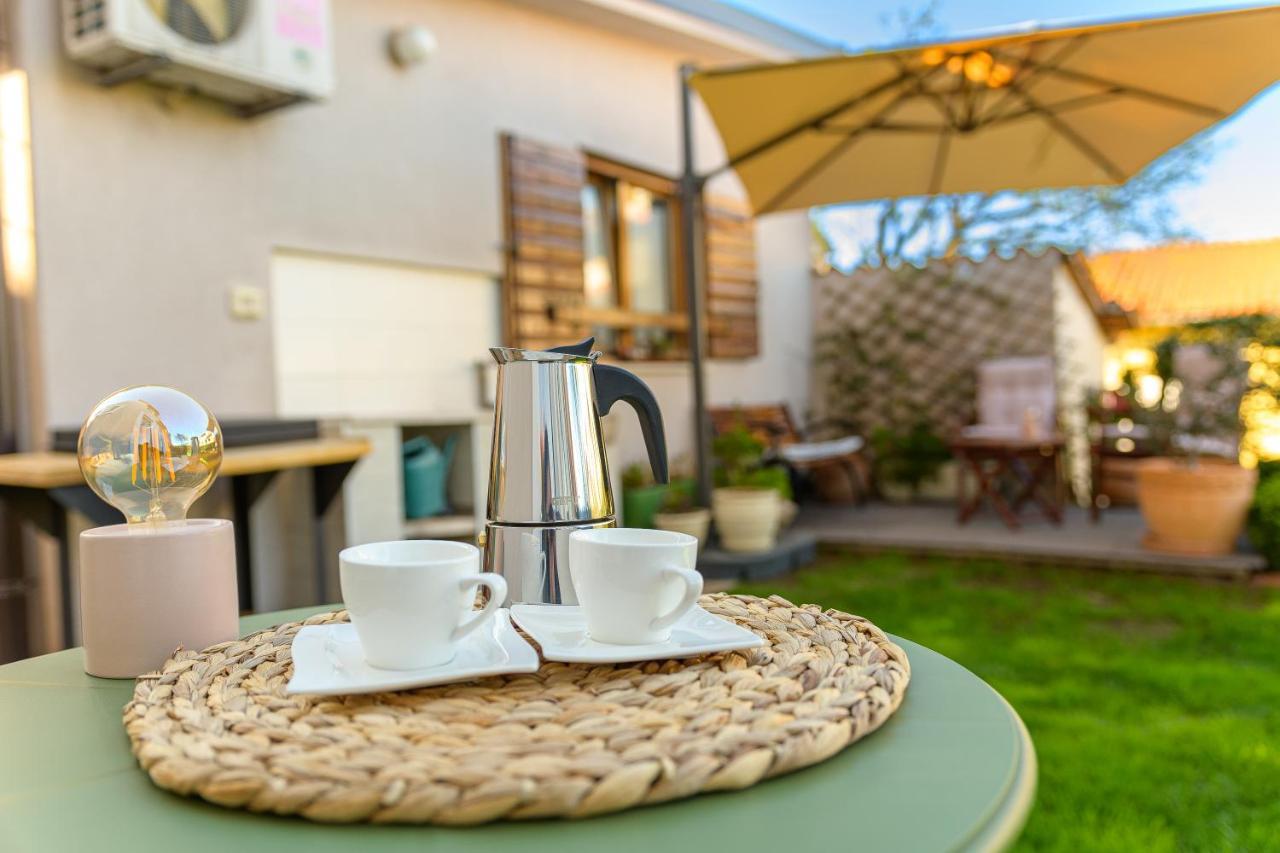 Studio Apartman Lilly With Private Parking In The Yard Of The House Pula Bagian luar foto