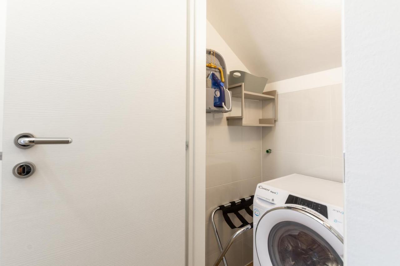 Studio Apartman Lilly With Private Parking In The Yard Of The House Pula Bagian luar foto